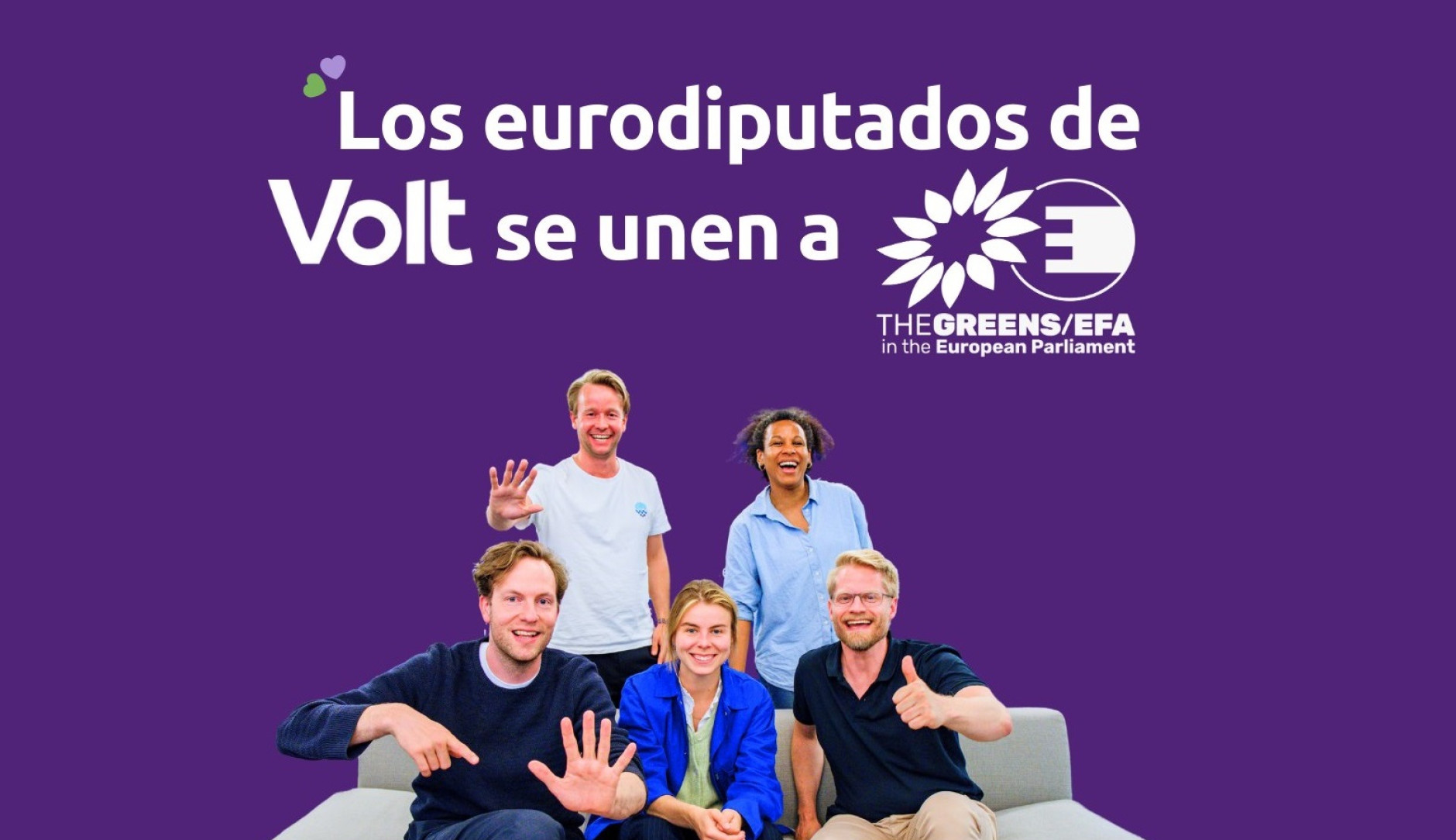 Foto de los 5 eurodiputados de Volt indicando que se unen al grupo The Greens/EFA