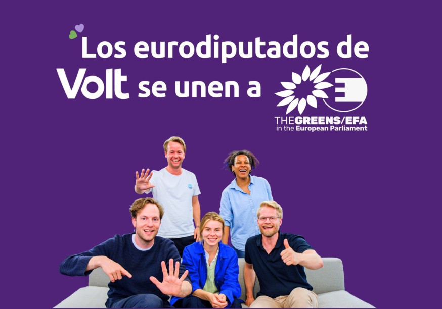 Foto de los 5 eurodiputados de Volt indicando que se unen al grupo The Greens/EFA