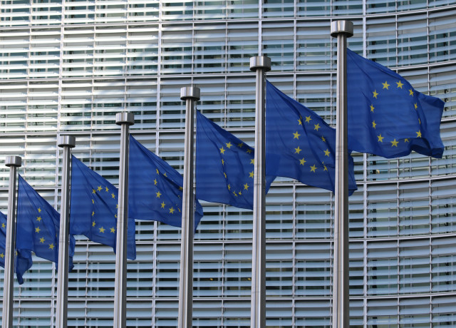 Banderas de la Unión Europa en la Comisión Europa