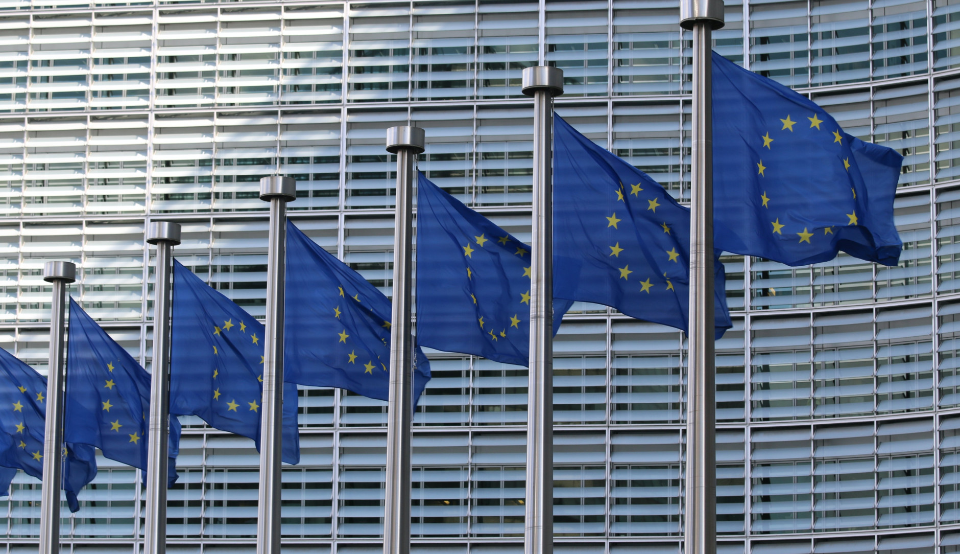 Banderas de la Unión Europa en la Comisión Europa