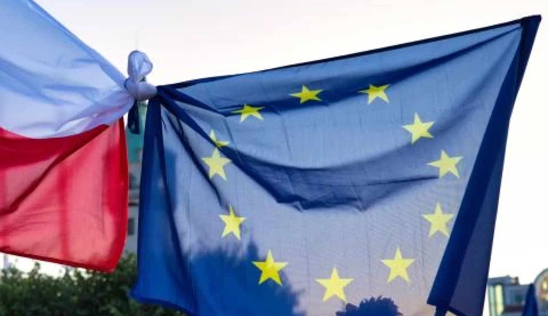 Banderas de Polonia y de la UE